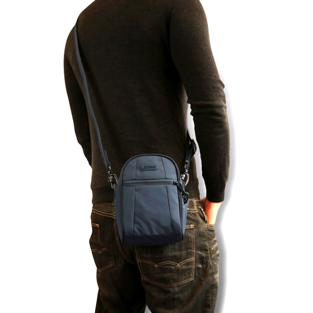 Pacsafe Metrosafe 100 GII Hip and Shoulder Bag Black **Missing Strap